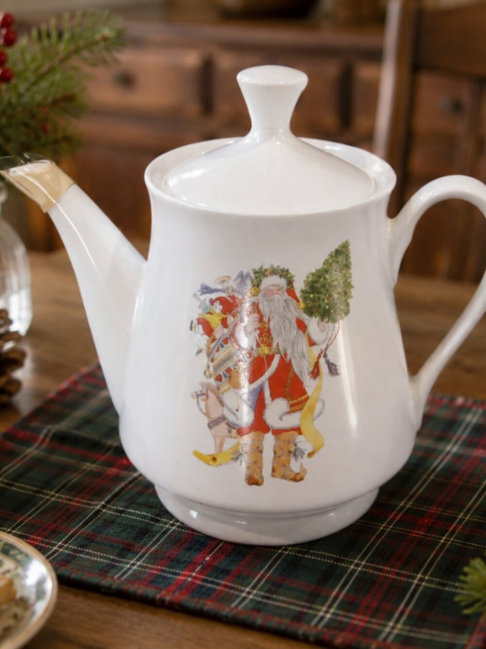 Vintage Old World Santa Coffee Teapot 1985